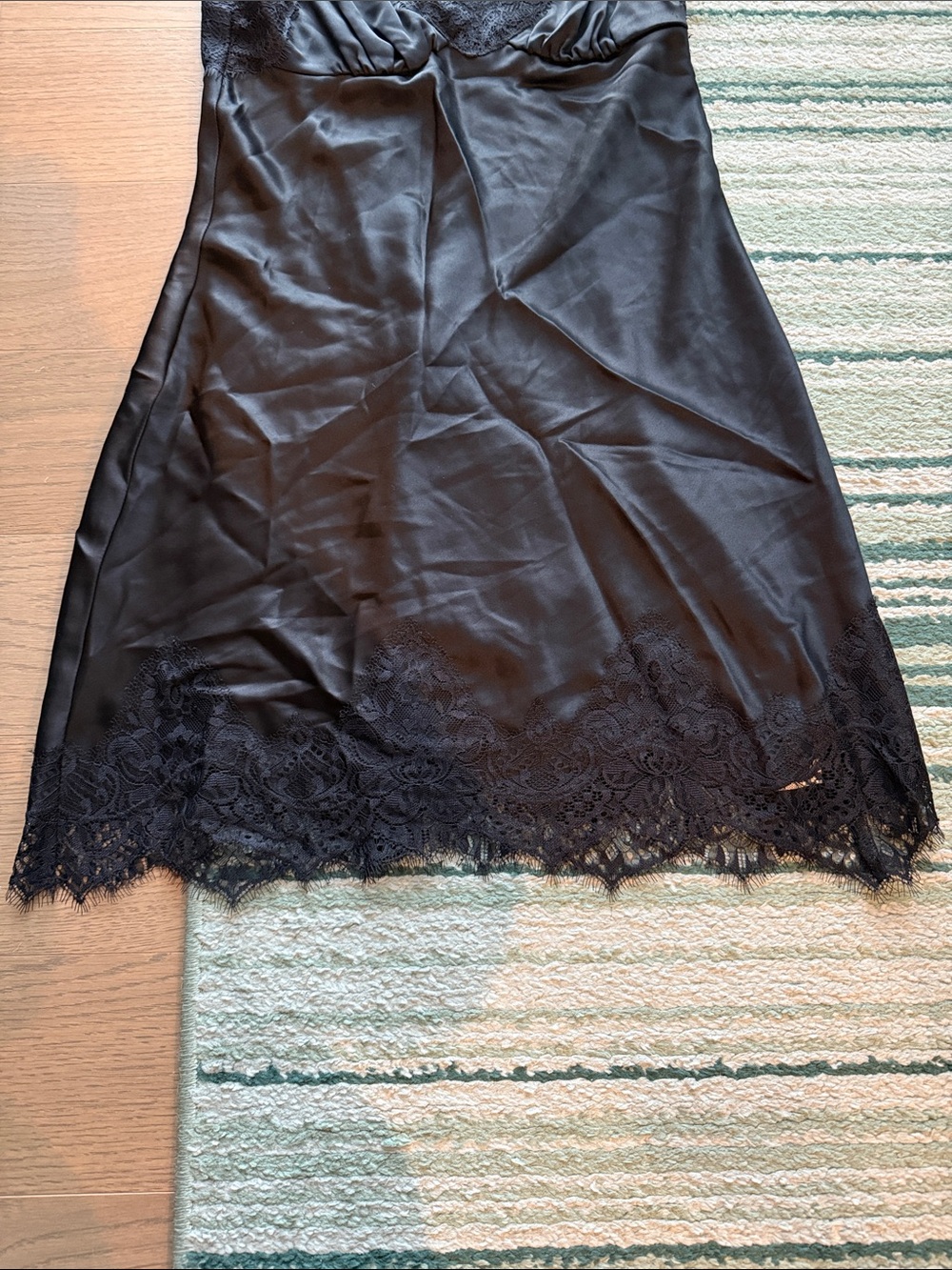 🆕 Reformation Cecily satin dress - Picture 5 of 7